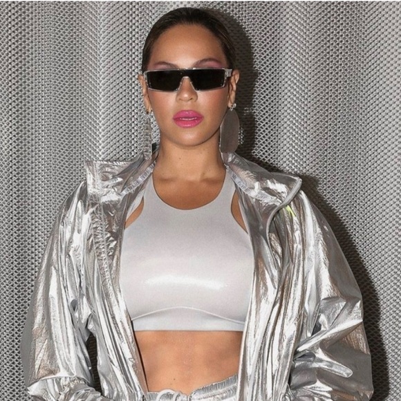 IVY PARK x Adidas Halter Sports Bra in Grey Silver XS - Picture 2 of 9